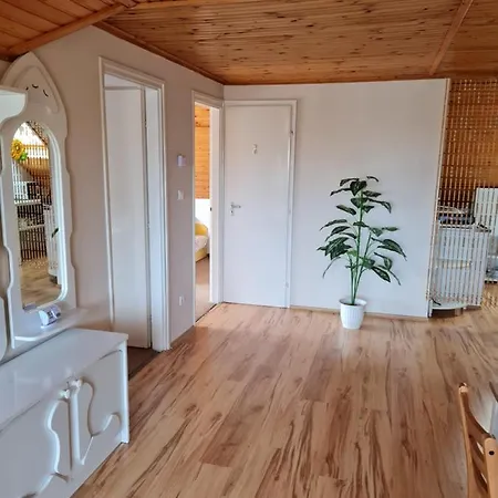 Tavirozsa Apartment *